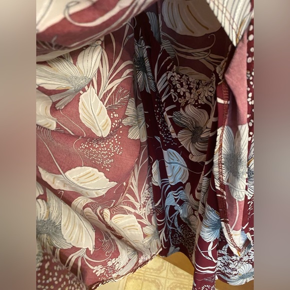 Short sleeve below knee dress in floral print w/front overlay/tie, NWT - Picture 11 of 16